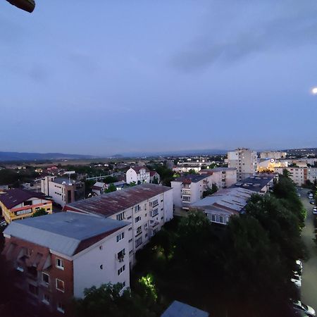 Cosy 2-Bedroom Apartment With An Amazing Panorama Дева Екстериор снимка